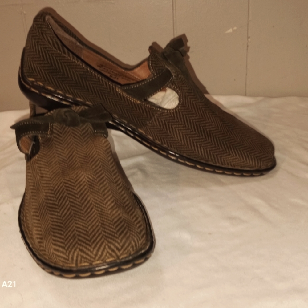 Size 9 1/2 Born Loafers